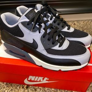 Men’s Nike Air Max 90 Essential - Wolf Grey